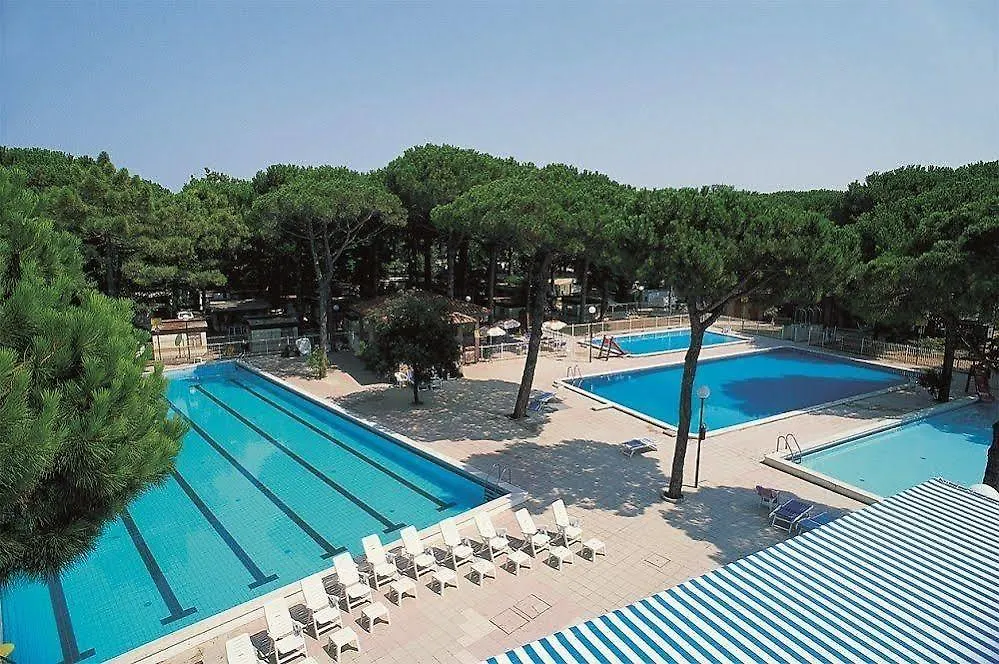 Camping Mare E Pineta 리도 디 스피나 4*,